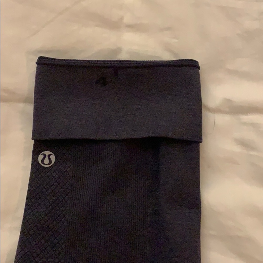 Lululemon navy Capri leggings 26” long. Like new. - Picture 6 of 7